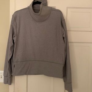 NWOT Lululemon gray pullover size 10